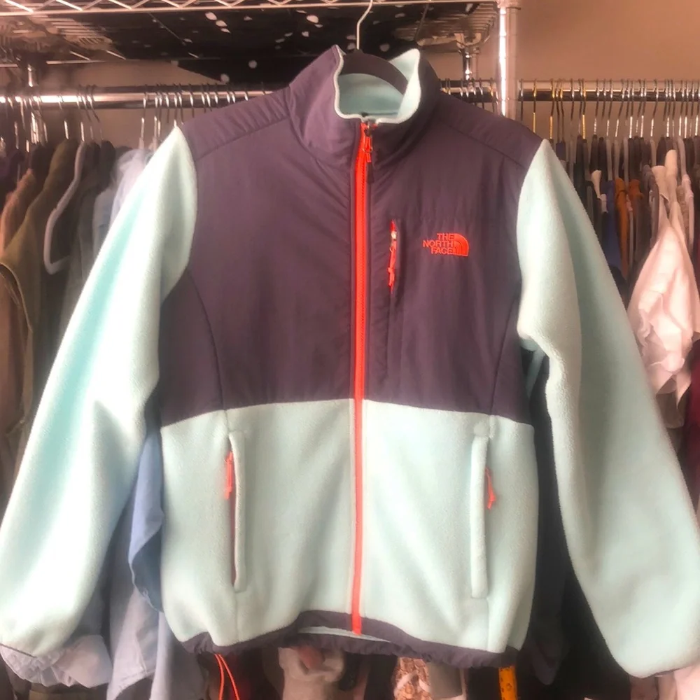 Beautiful North Face Jacket - Picture 2 of 6